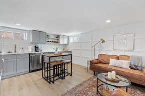 March Madness! 2 Bed 1 Bath Apt, 10 mins to Ball Arena & 20 mins to Airport!